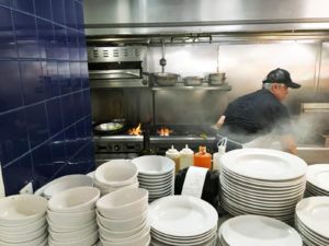 La cocina se encuentra a la vista de todo el mundo,